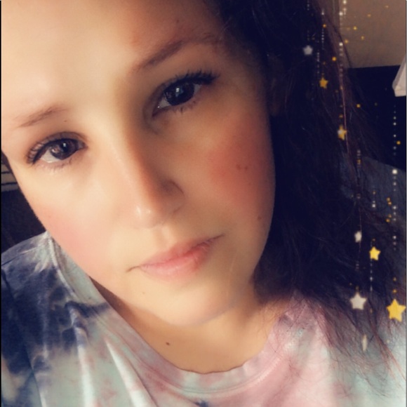 Meet your Posher, Emily - Picture 1 of 1